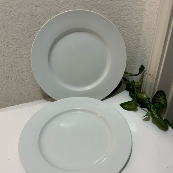 Everyday White Dinner Plate 11" Porcelain EUC set of 2 G5 - Picture 2 of 4